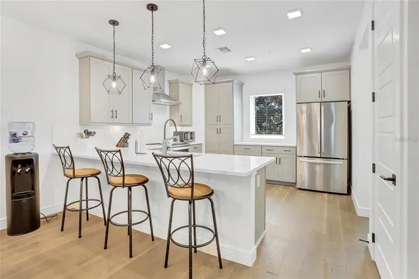 $3,450 | 212 East Pineloch Avenue, Orlando, FL 32806