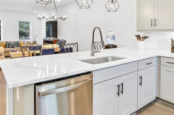 $3,450 | 212 East Pineloch Avenue, Orlando, FL 32806