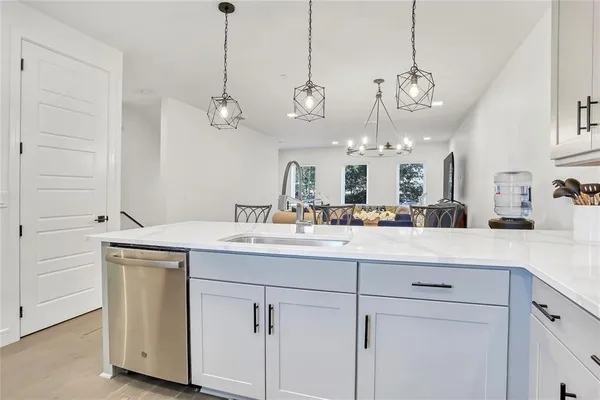 $3,450 | 212 East Pineloch Avenue, Orlando, FL 32806