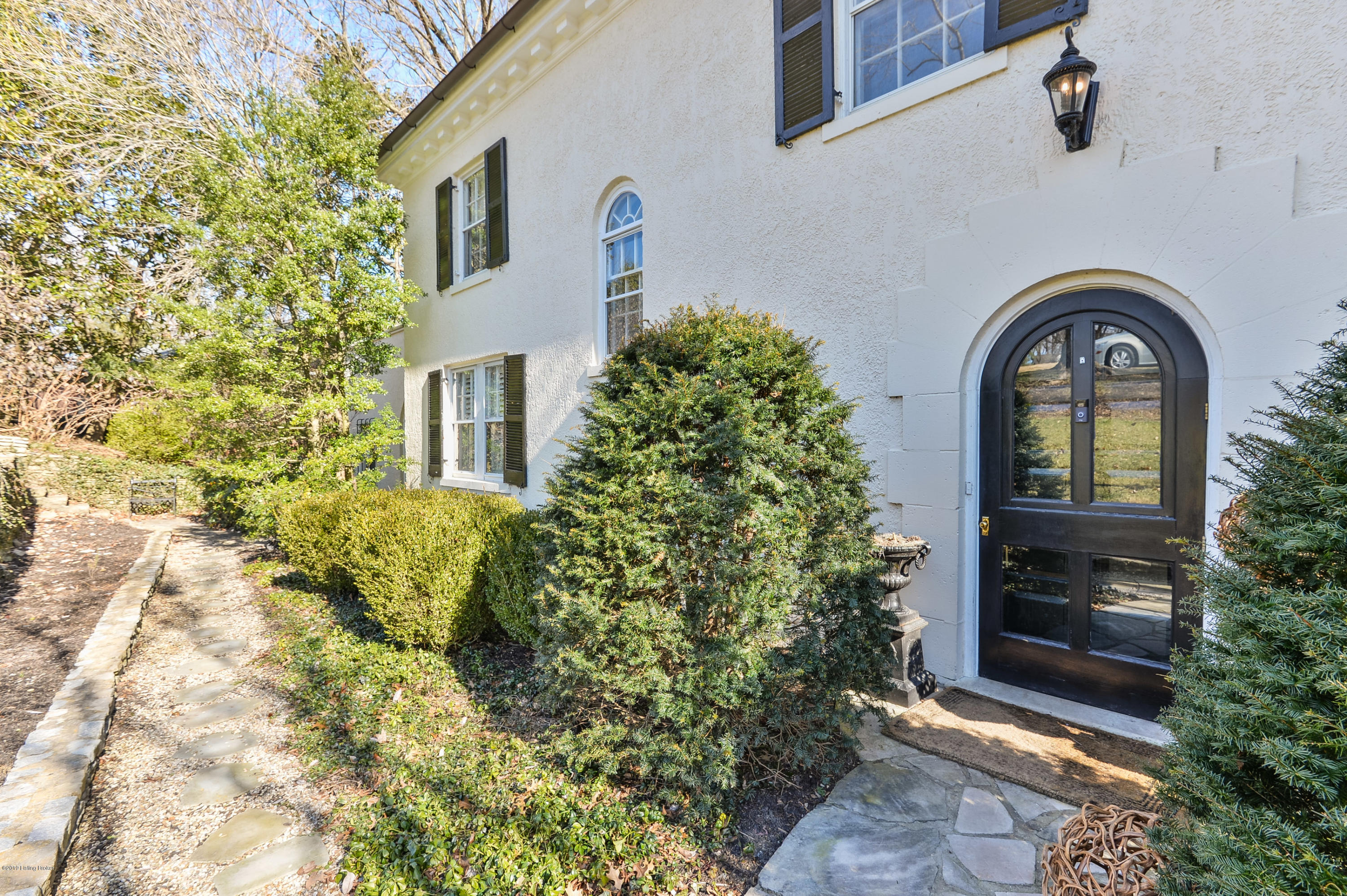 420 Mockingbird Hill Road Louisville, KY 40207 - Photo 3 of 87 010 LSIR 20190129 6779
