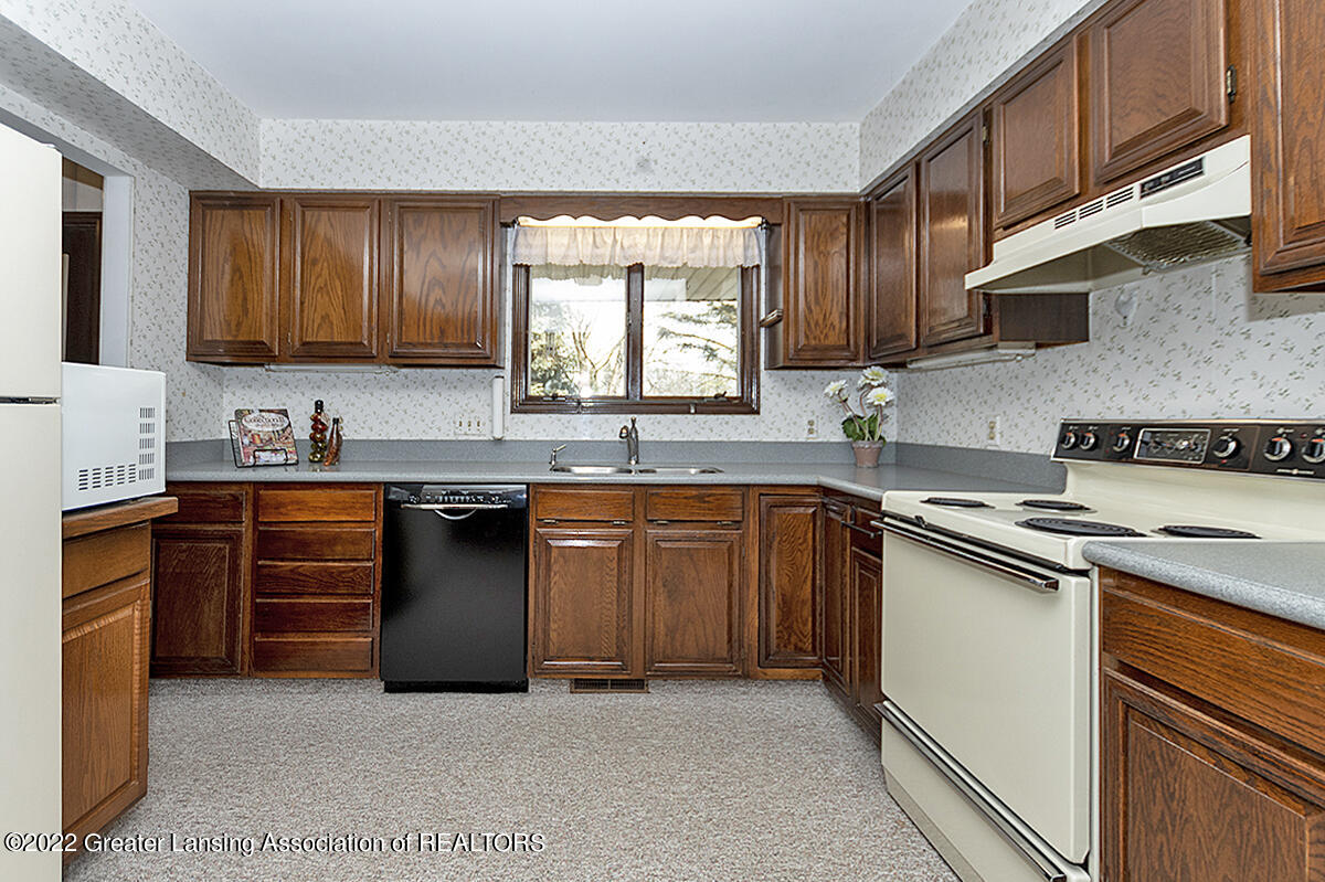 1975 Jolly Road Okemos, MI 48864 - Photo 8 of 32 08