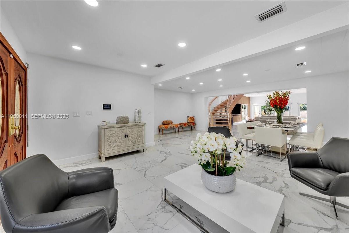 1700 Cleveland Road Miami Beach, FL 33141 - Photo 11 of 93