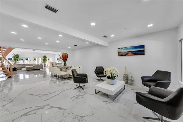 $19,900 | 1700 Cleveland Road, Miami Beach, FL 33141