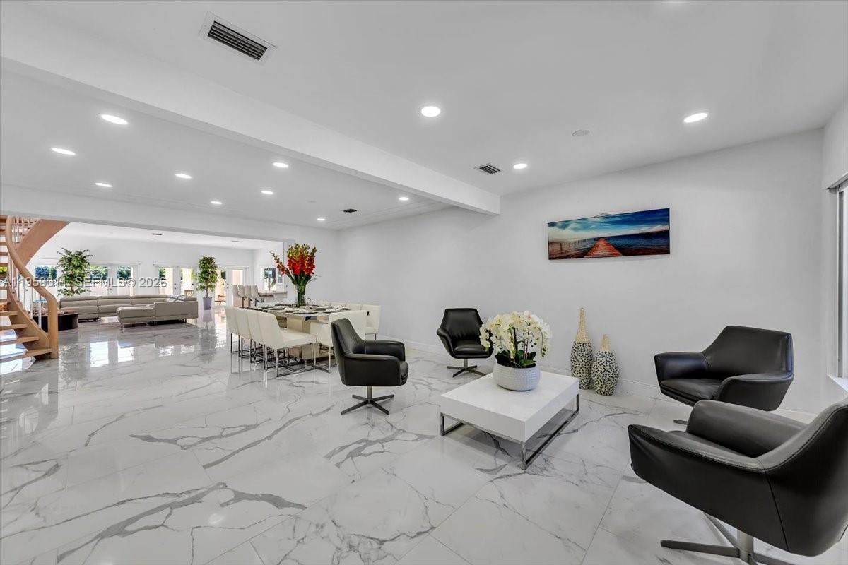 1700 Cleveland Road Miami Beach, FL 33141 - Photo 13 of 93