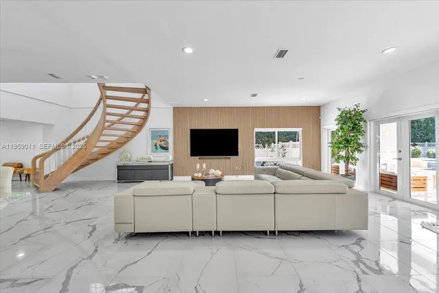 $19,900 | 1700 Cleveland Road, Miami Beach, FL 33141