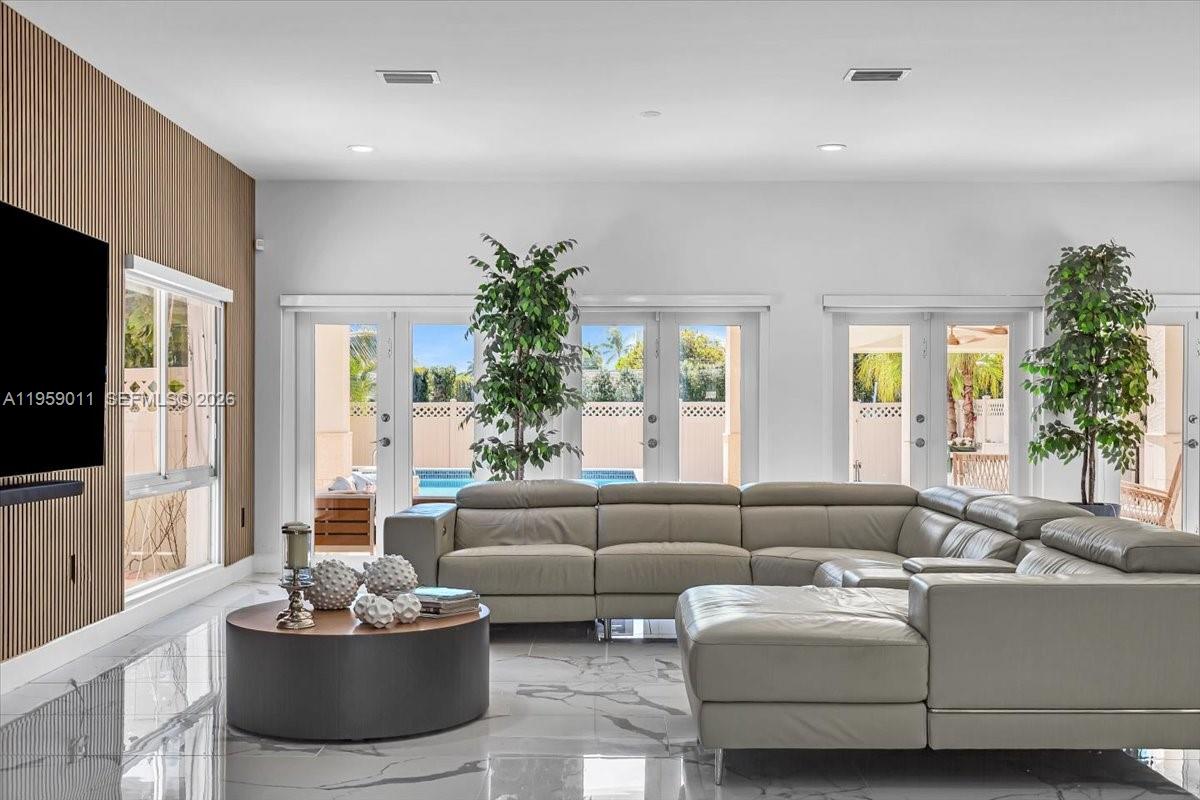 1700 Cleveland Road Miami Beach, FL 33141 - Photo 16 of 87