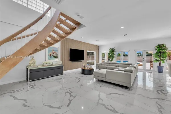 $19,900 | 1700 Cleveland Road, Miami Beach, FL 33141