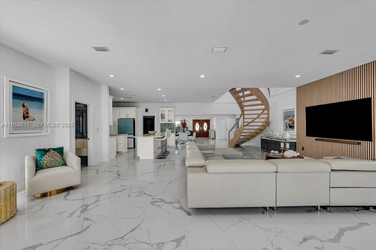 1700 Cleveland Road Miami Beach, FL 33141 - Photo 21 of 93