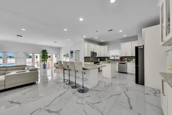$19,900 | 1700 Cleveland Road, Miami Beach, FL 33141