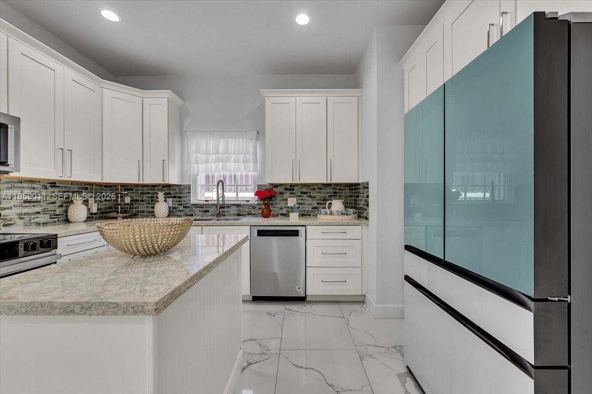 1700 Cleveland Road Miami Beach, FL 33141 - Photo 27 of 93