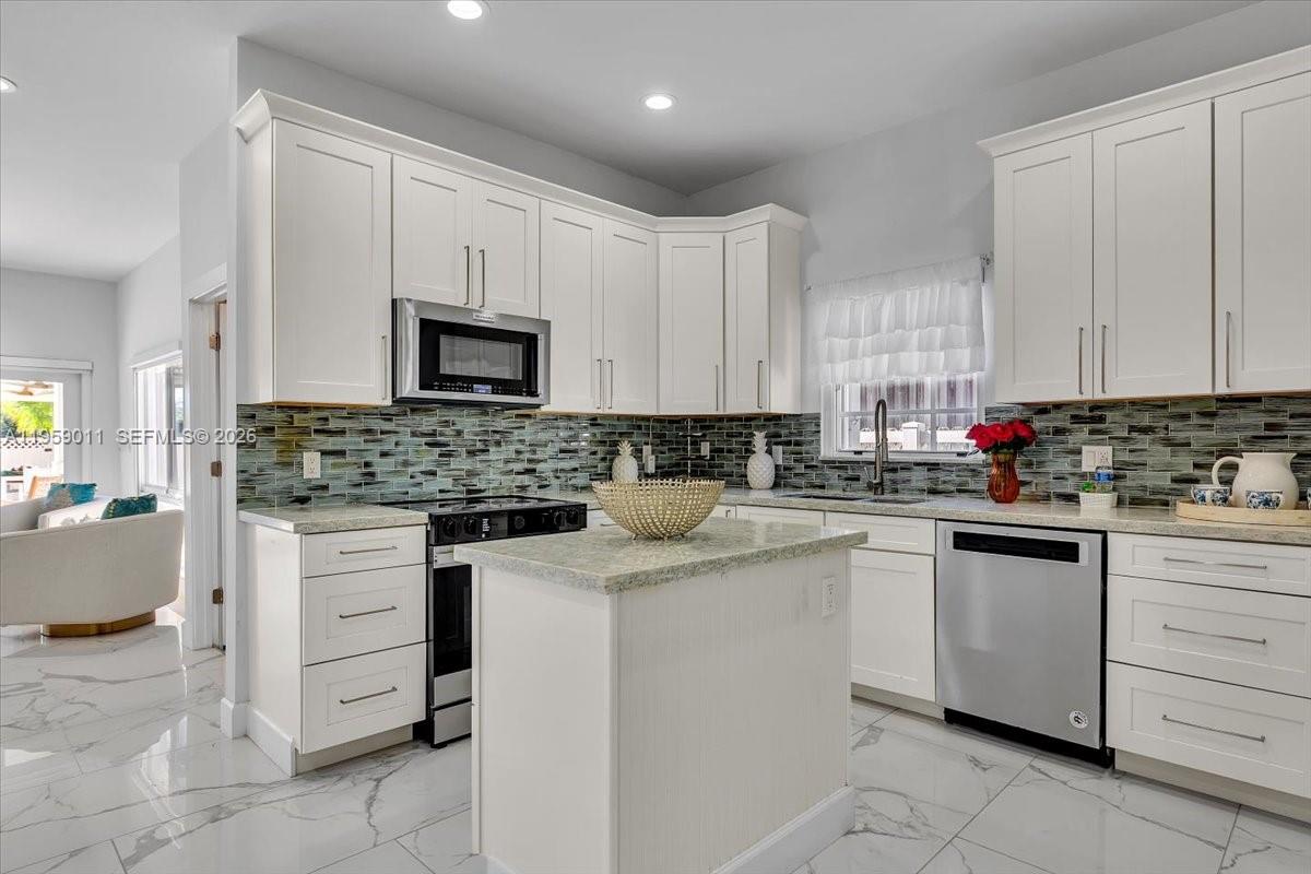 1700 Cleveland Road Miami Beach, FL 33141 - Photo 29 of 87