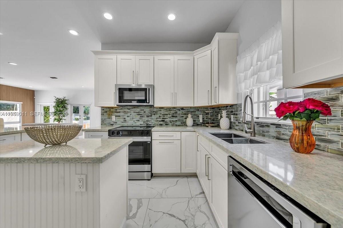 1700 Cleveland Road Miami Beach, FL 33141 - Photo 30 of 87