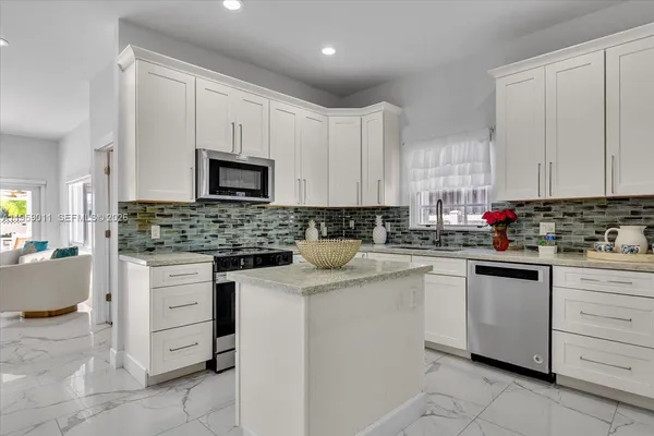 $19,900 | 1700 Cleveland Road, Miami Beach, FL 33141