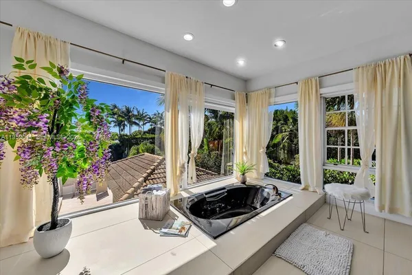 $19,900 | 1700 Cleveland Road, Miami Beach, FL 33141