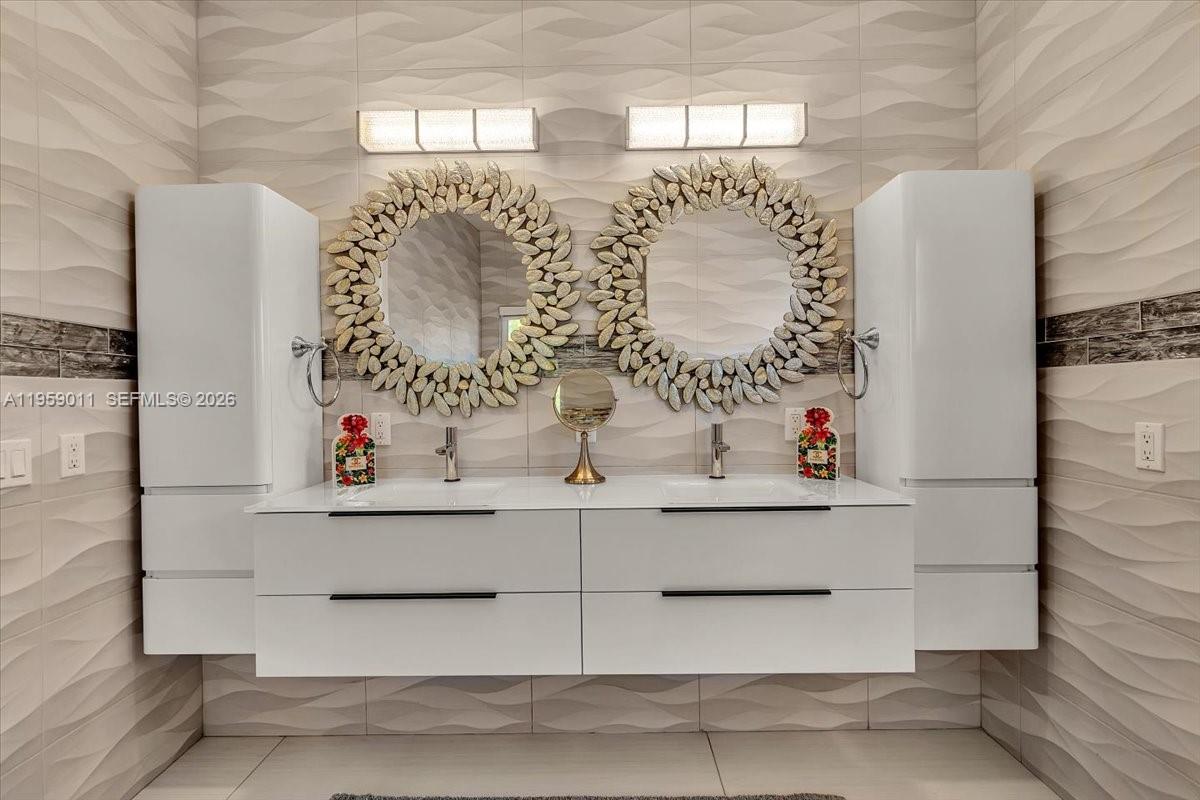 1700 Cleveland Road Miami Beach, FL 33141 - Photo 44 of 93