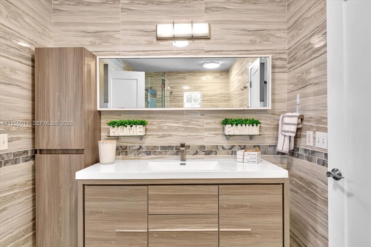 1700 Cleveland Road Miami Beach, FL 33141 - Photo 49 of 87