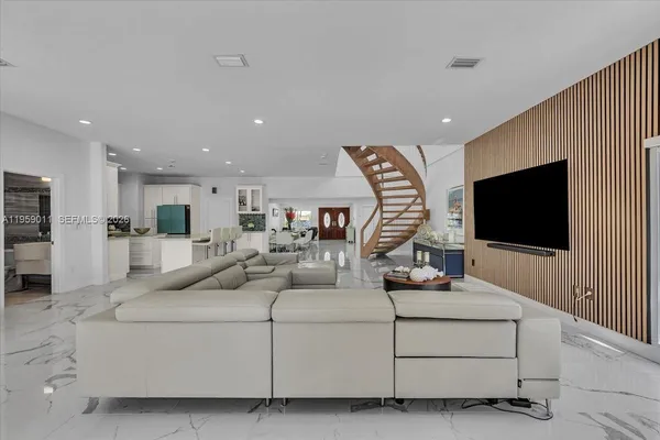 $19,900 | 1700 Cleveland Road, Miami Beach, FL 33141