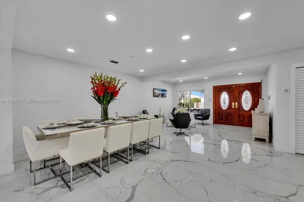 $19,900 | 1700 Cleveland Road, Miami Beach, FL 33141