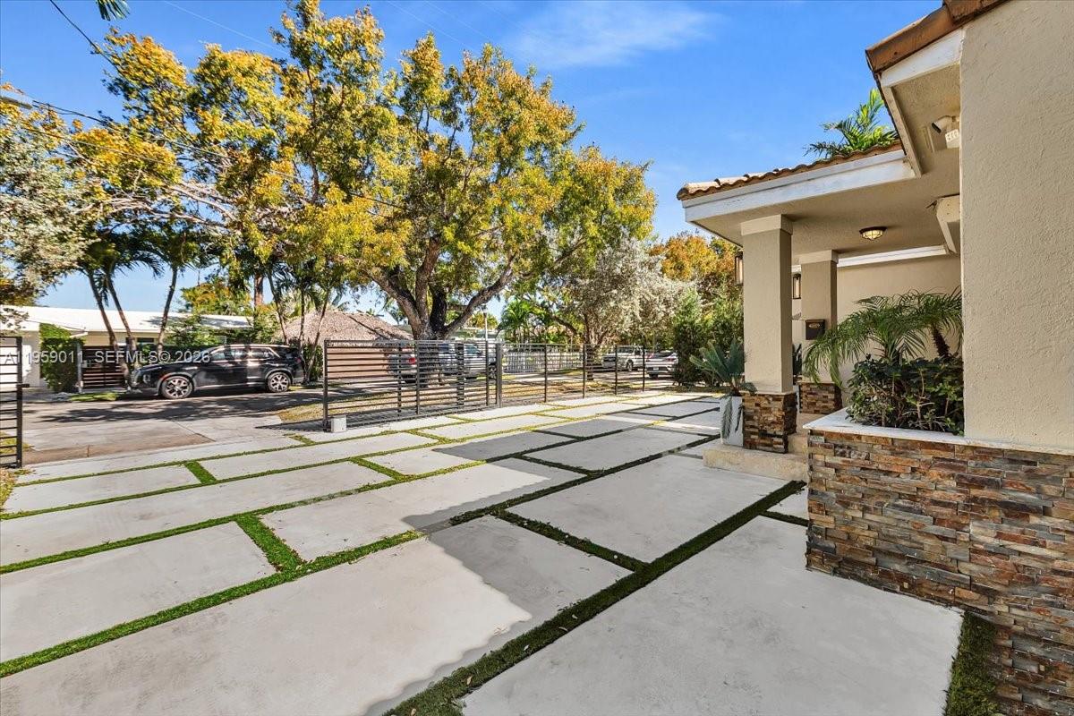 1700 Cleveland Road Miami Beach, FL 33141 - Photo 91 of 93