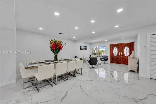 $19,900 | 1700 Cleveland Road, Miami Beach, FL 33141