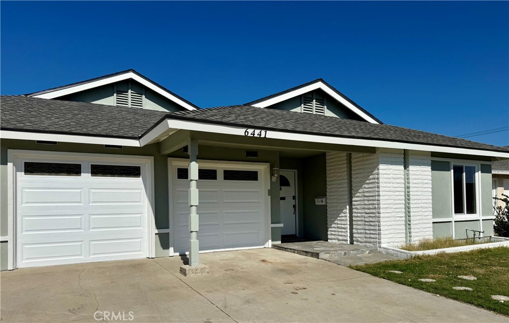 a view of a house with garage