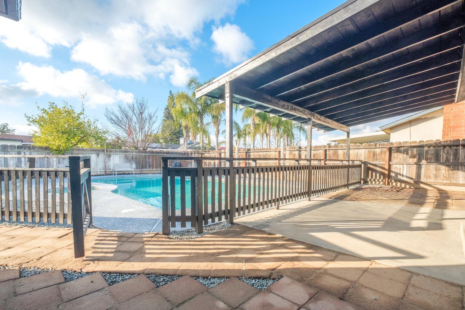 2248 Sunnyside Avenue Clovis, CA 93612 - Photo 17 of 25 a view of a porch