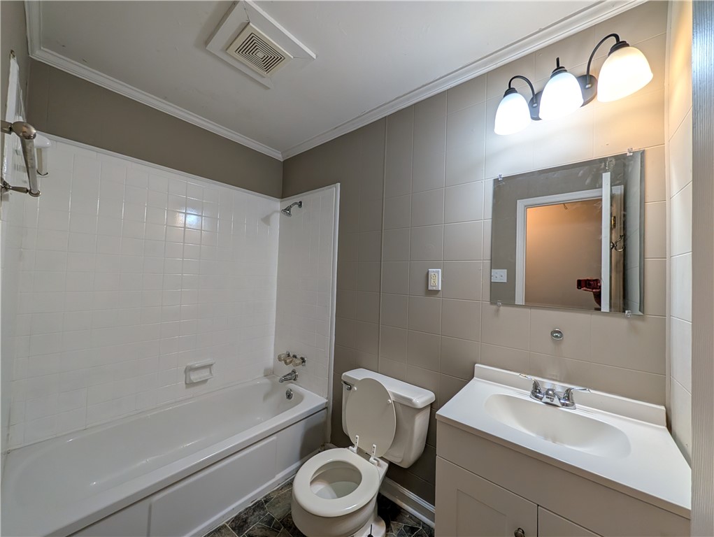 203 Glendale Road Anderson, SC 29624 - Photo 14 of 20 A well-maintained bathroom with tile accents offers a serene daily retreat.