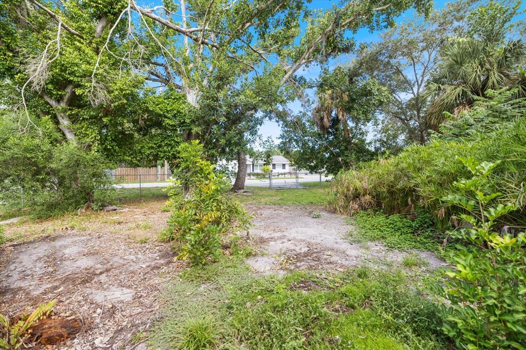 8915 Vamo Road Sarasota, FL 34231 - Photo 54 of 61 Gallery Image 54