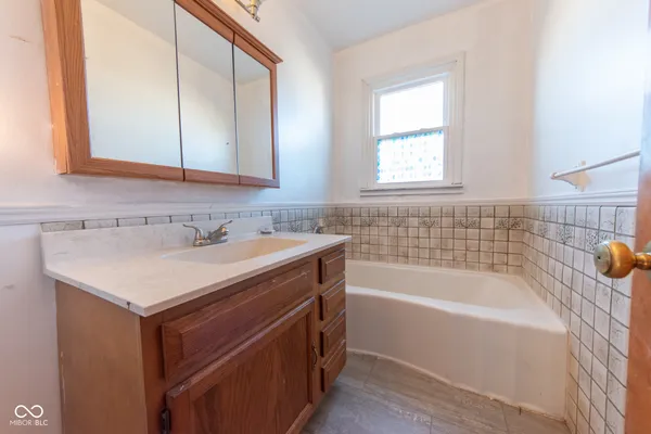 $1,600 | 2822 22nd Street, Columbus, IN 47201