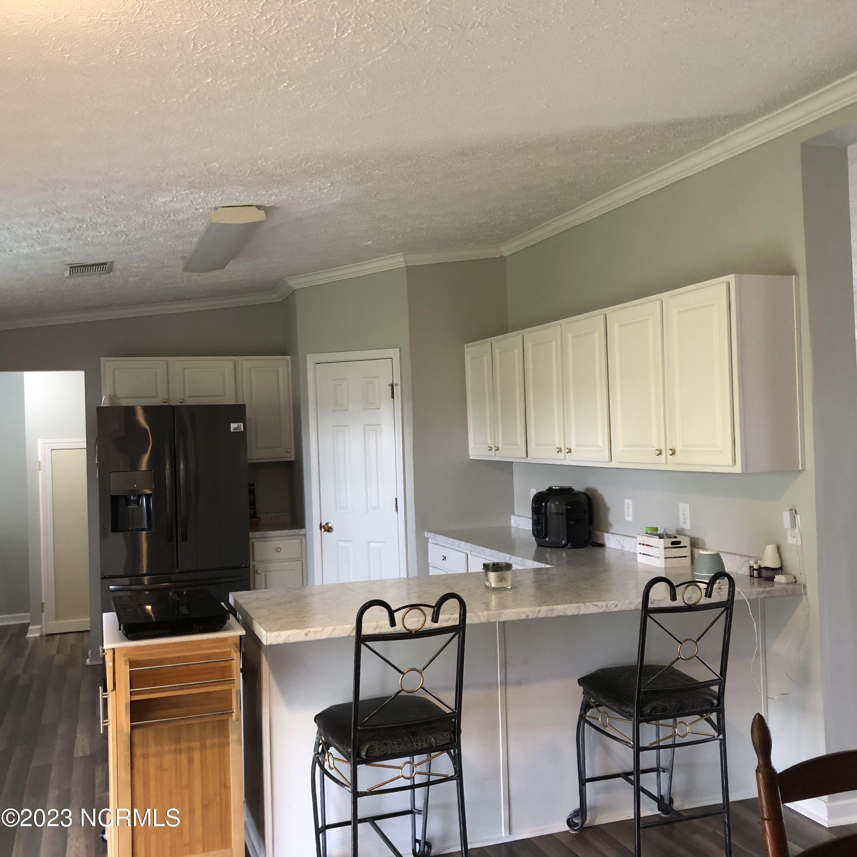 1890 Becton Farm Road Kinston, NC 28501 - Photo 13 of 30 Classic White Cabinets