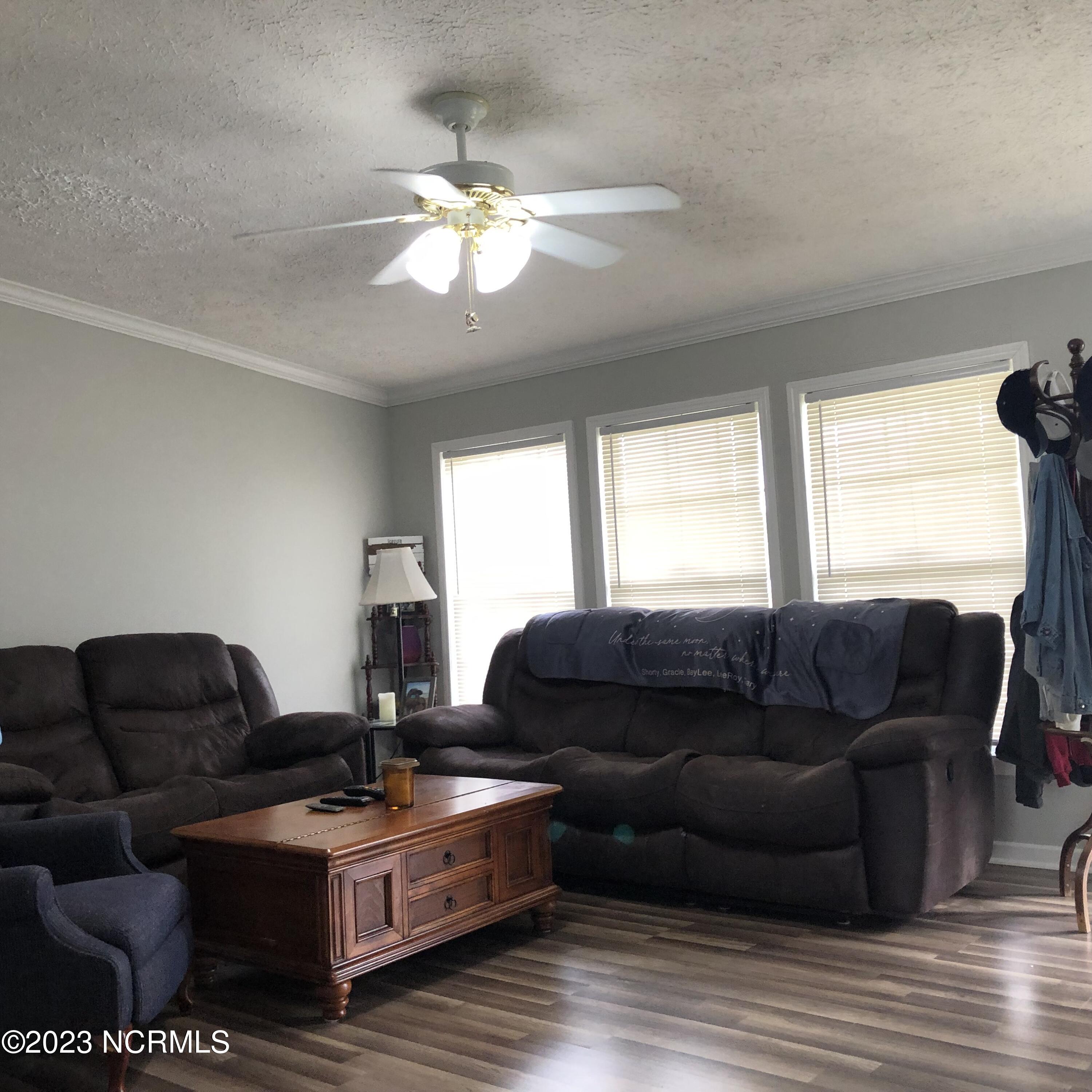 1890 Becton Farm Road Kinston, NC 28501 - Photo 6 of 30 Living Room