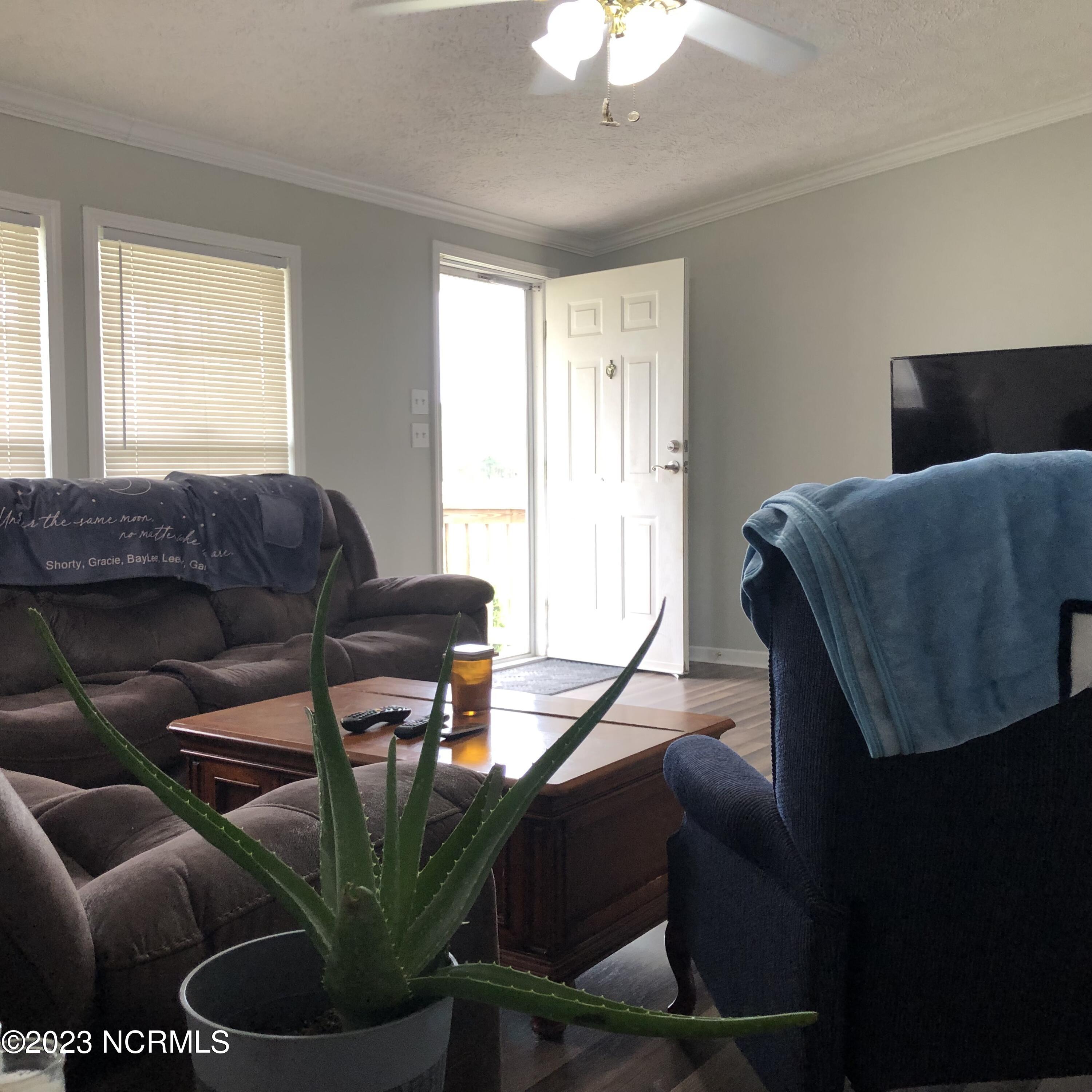 1890 Becton Farm Road Kinston, NC 28501 - Photo 7 of 30 Living Room