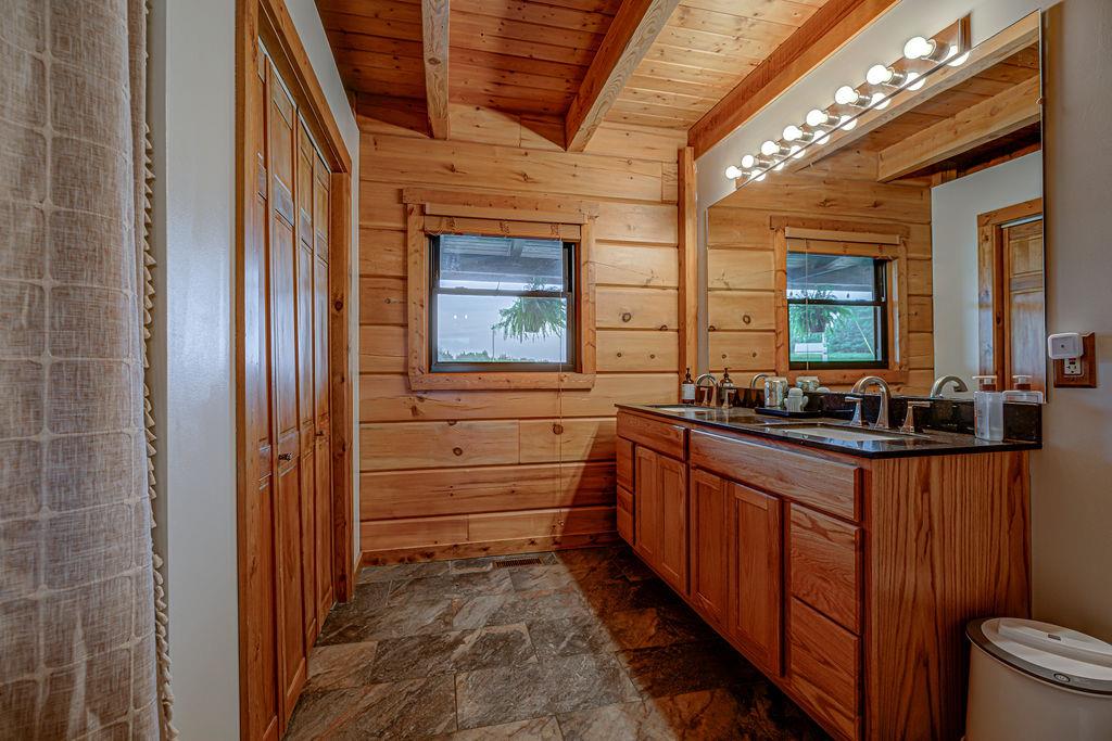 10902 North Hogan Road Aurora, IN 47001 - Photo 17 of 46 Gallery Image 17