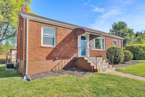 $239,900 | 903 Marston Street, Salem, VA 24153