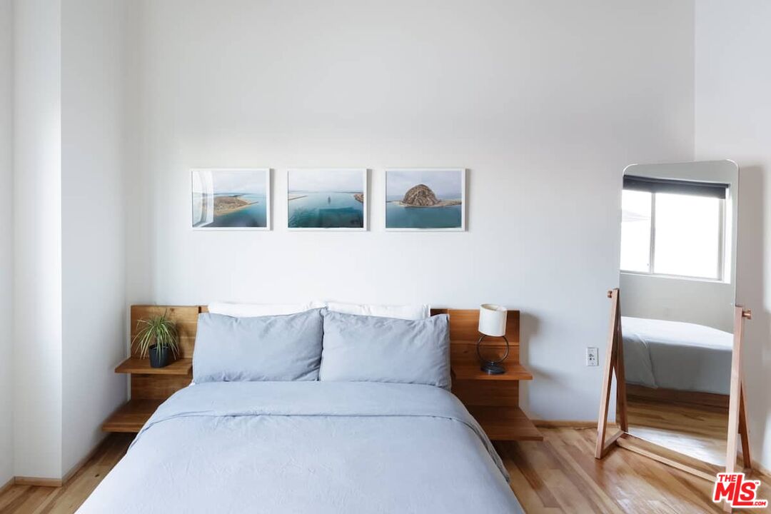 530 North Larchmont Boulevard, Unit 4 Los Angeles, CA 90004 - Photo 13 of 18 a bedroom with a bed and glass window