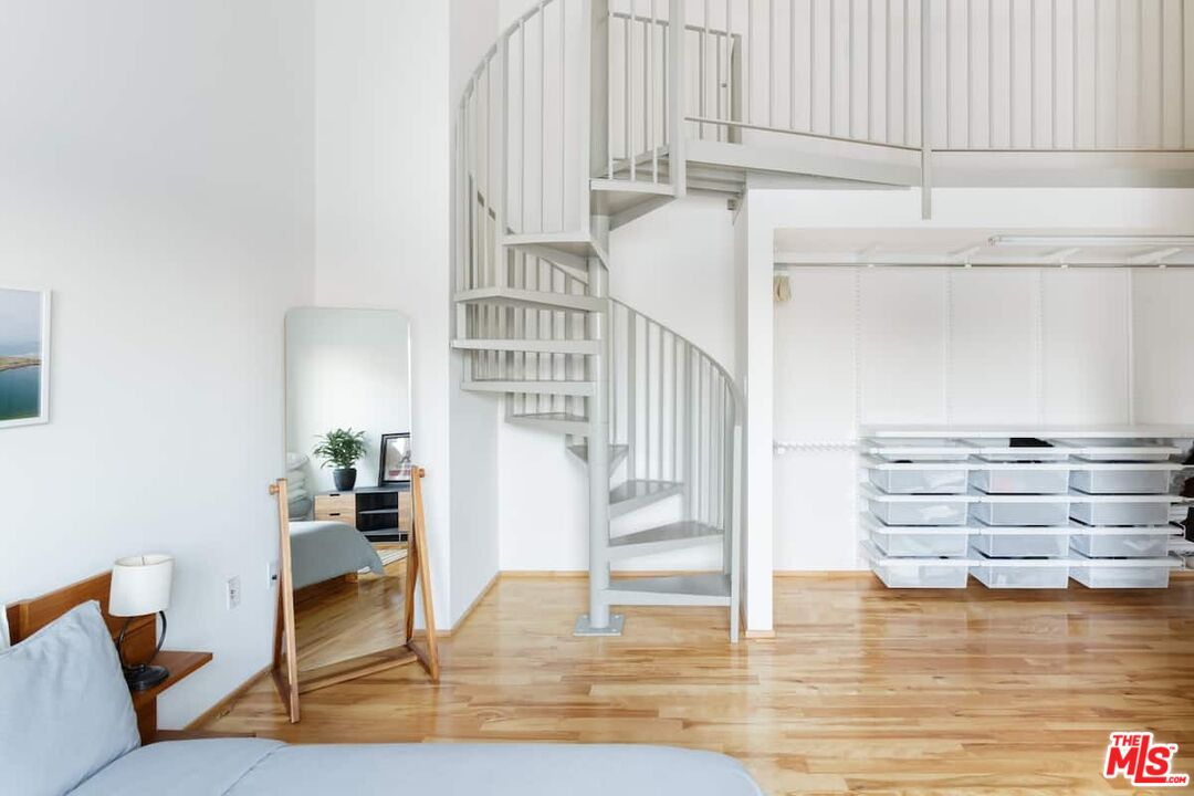 530 North Larchmont Boulevard, Unit 4 Los Angeles, CA 90004 - Photo 14 of 18 a view of entryway and hall with wooden floor