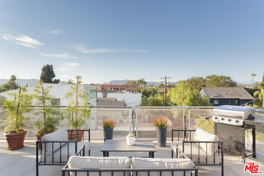 530 North Larchmont Boulevard, Unit 4 Los Angeles, CA 90004 - Photo 15 of 18 a view of a balcony with table and chairs