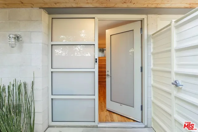 $6,765 | 530 North Larchmont Boulevard, Unit 4, Los Angeles, CA 90004