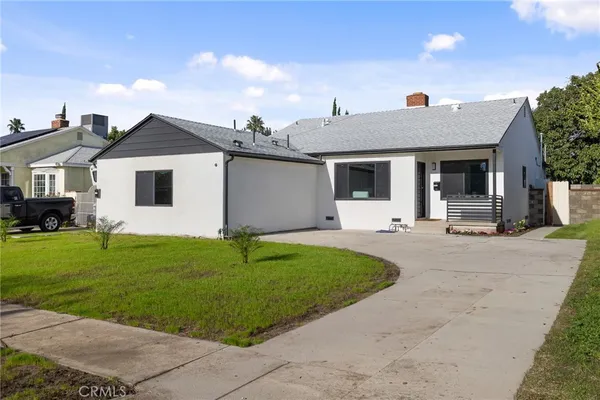 a front view of house with yard