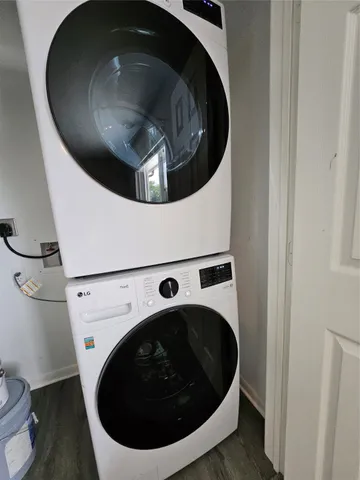 a close up view of washer and dryer