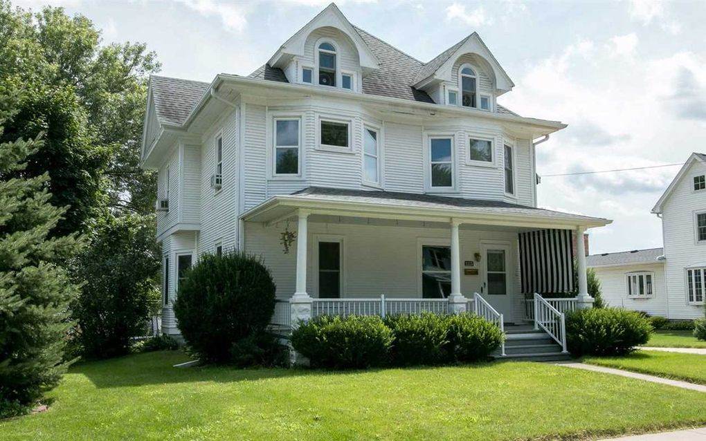 1115 Rochester Avenue Iowa City, IA 52245 - Photo 1 of 10 Gallery Image 1