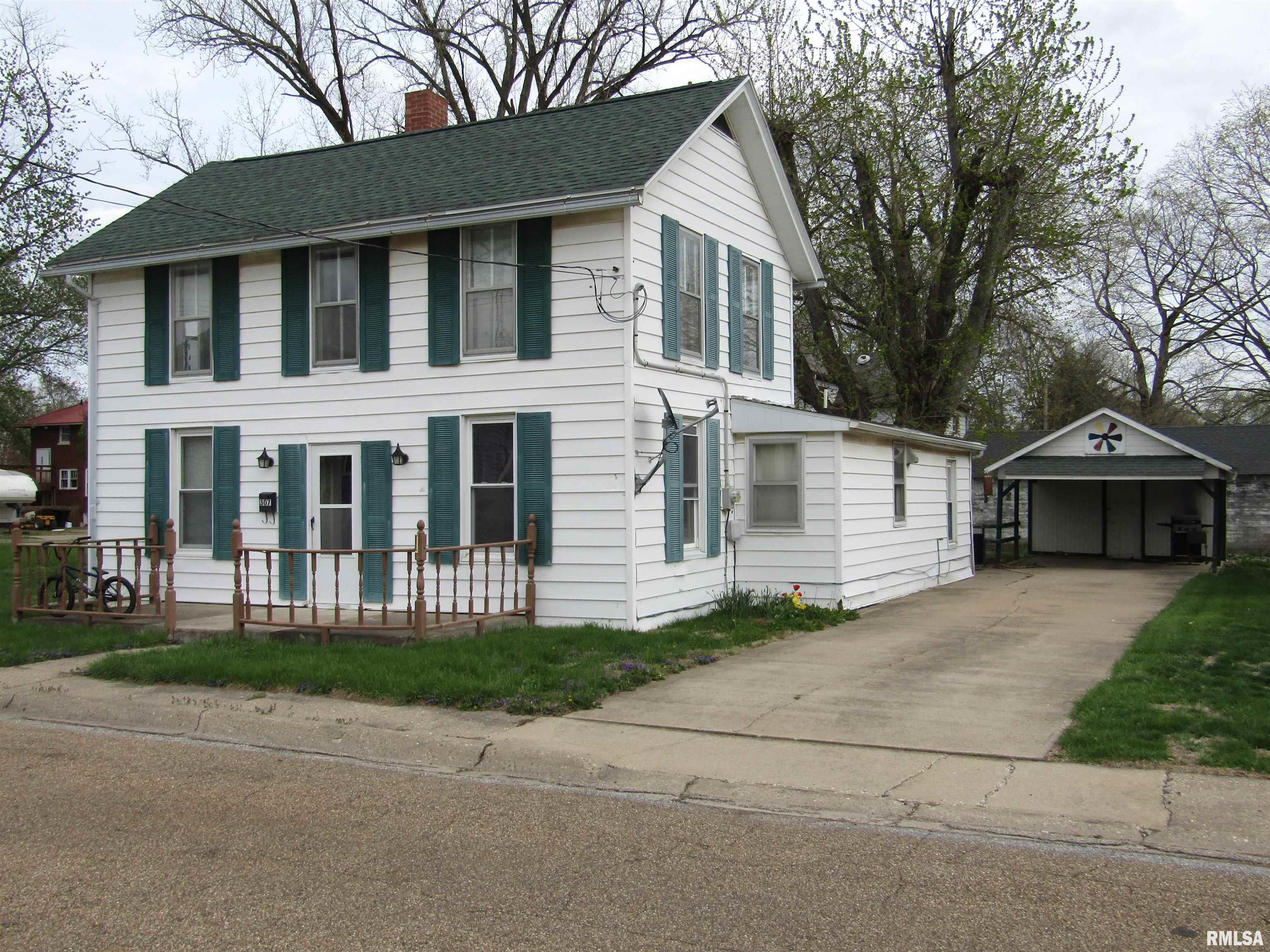 307 South Maple Street Lewistown, IL 61542 - Photo 2 of 31