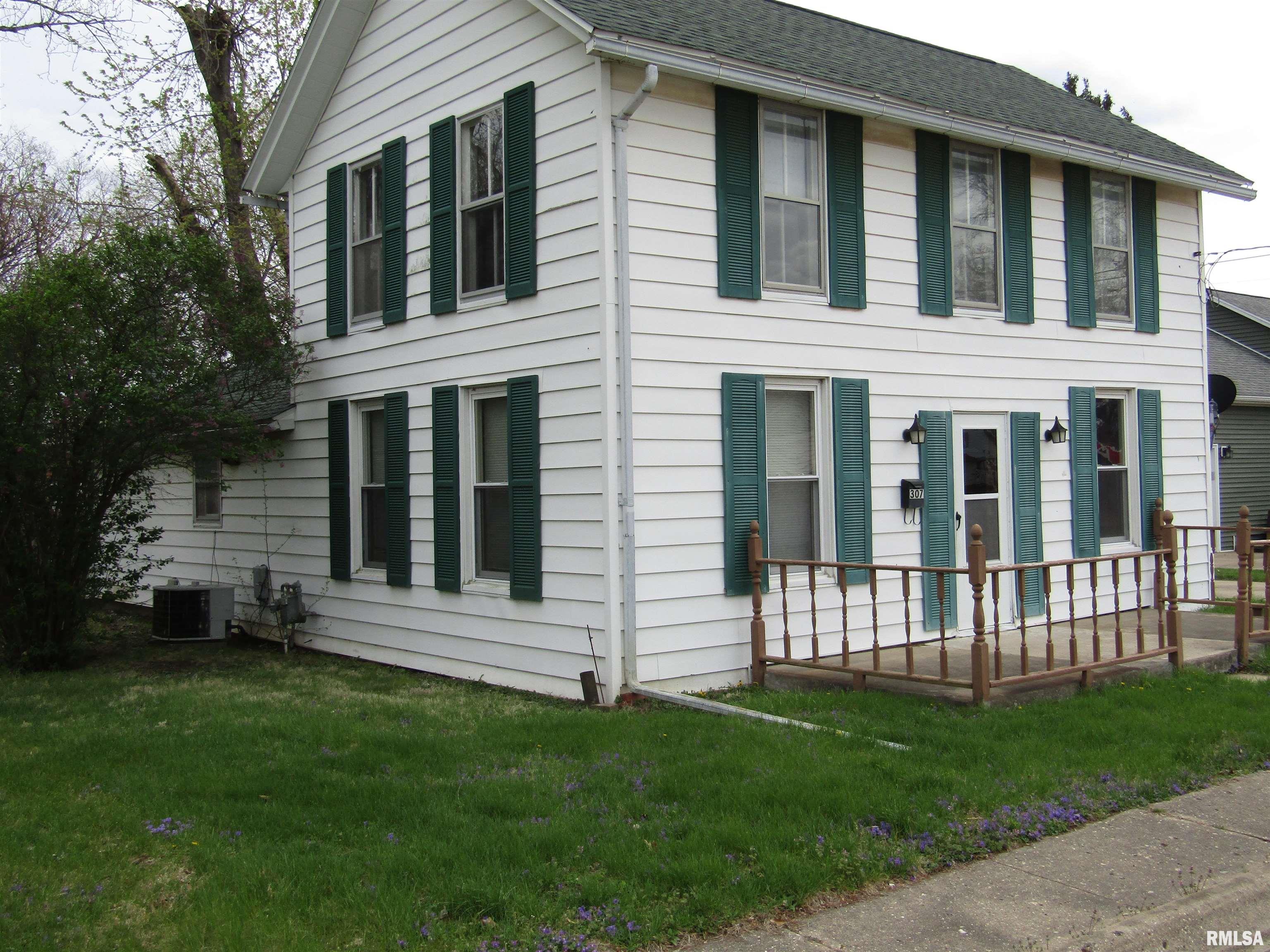 307 South Maple Street Lewistown, IL 61542 - Photo 3 of 31