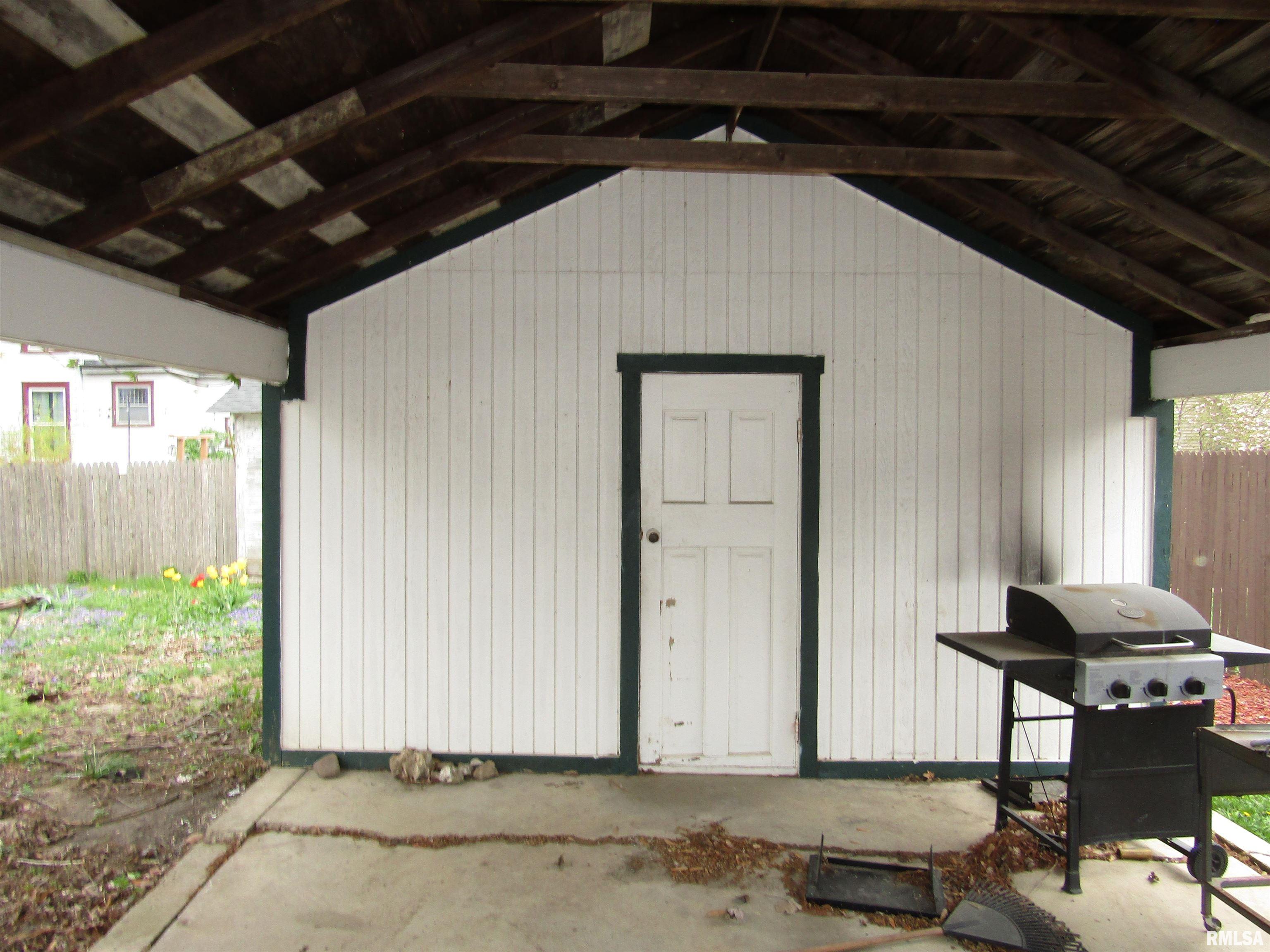 307 South Maple Street Lewistown, IL 61542 - Photo 7 of 31