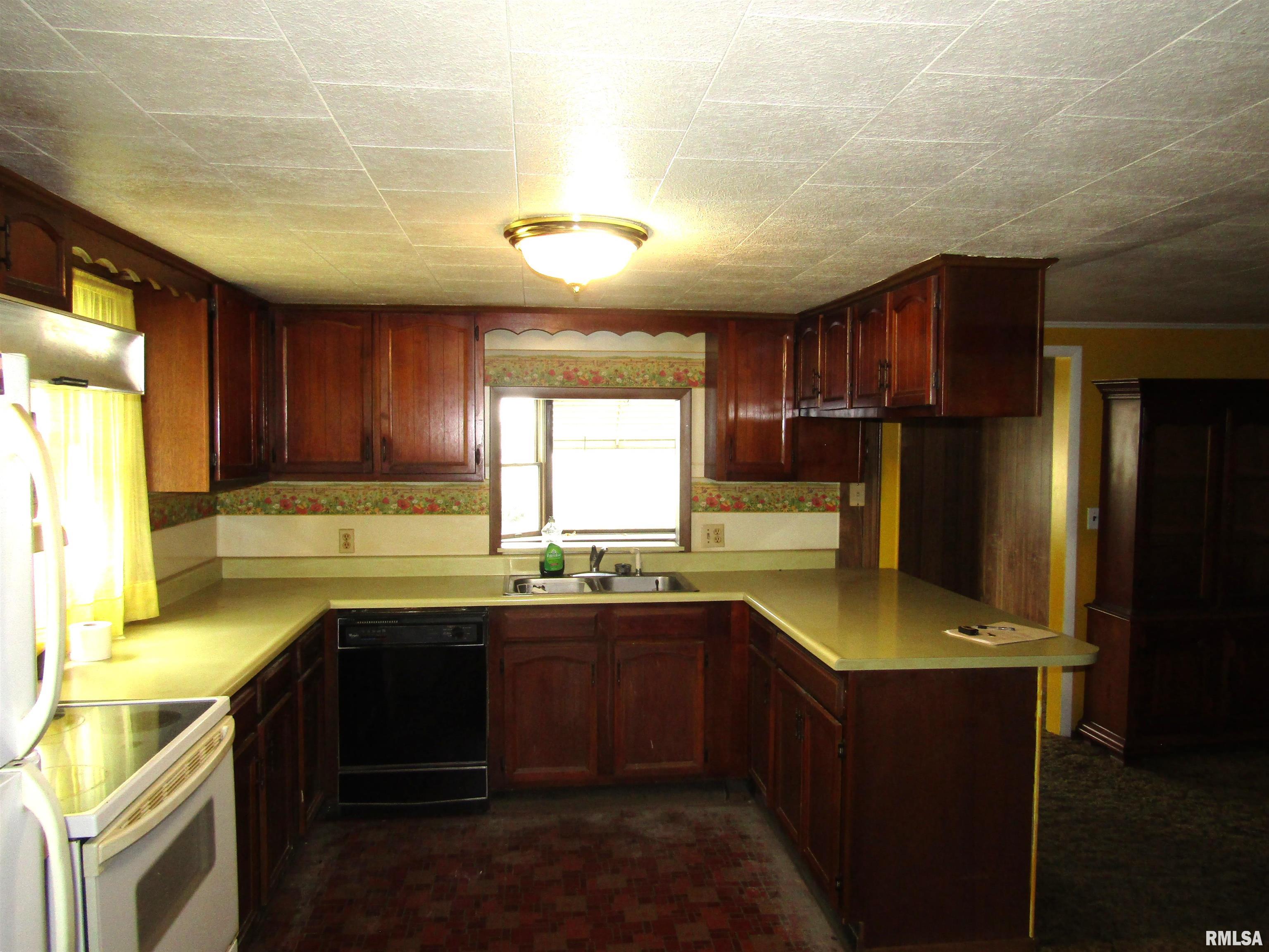 307 South Maple Street Lewistown, IL 61542 - Photo 10 of 31