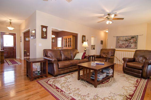 500 Fairway Trail Springfield, TN 37172 - Photo 5 of 19 Beautiful Huge spacious Great room with fabulous flow throughout the house.