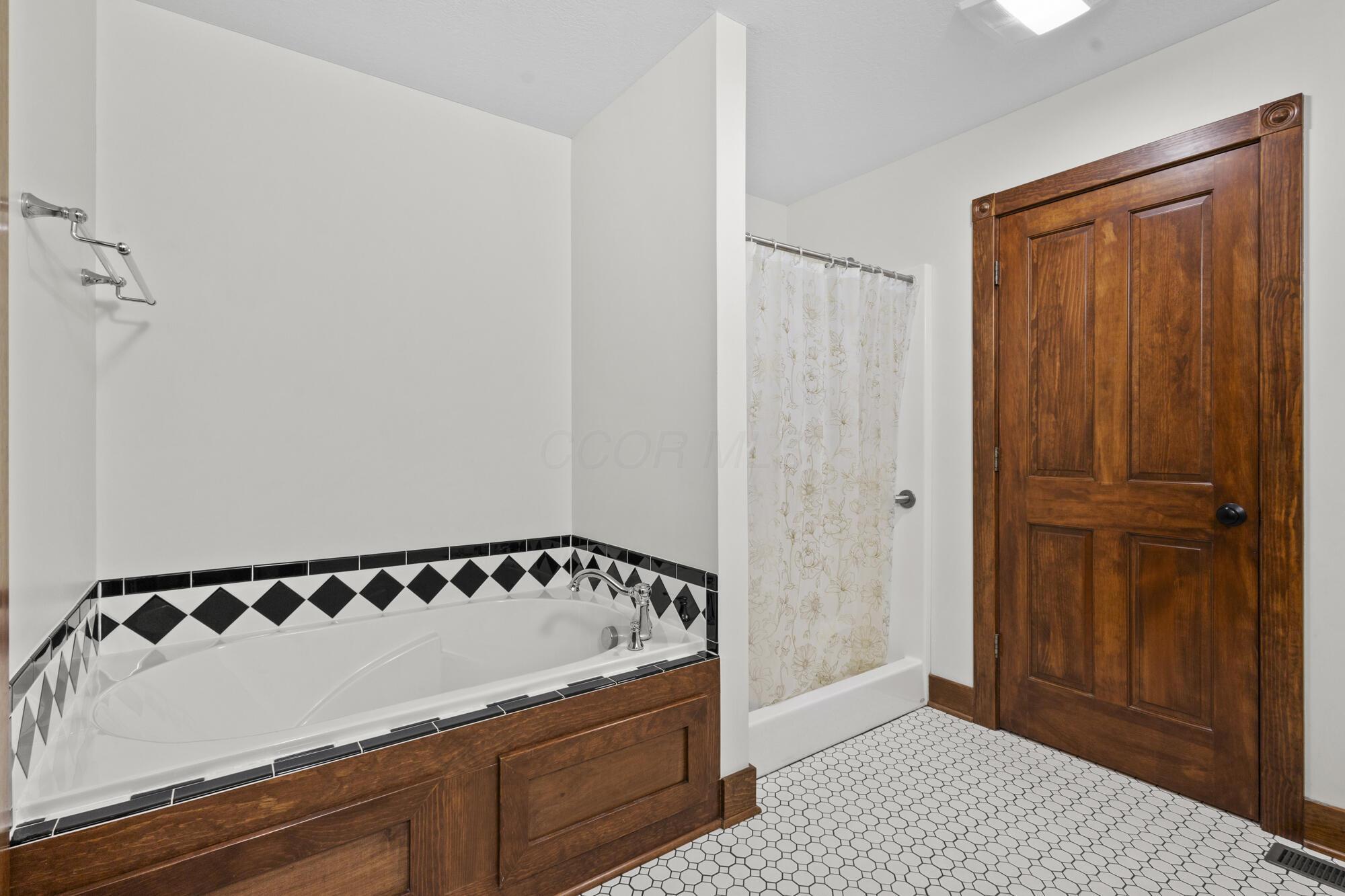 6560 Kilbourne Road Sunbury, OH 43074 - Photo 27 of 64 In-law suite bath