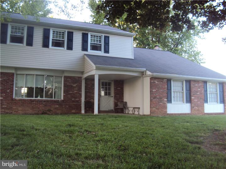 9 Maureen Road Holland, PA 18966 - Photo 1 of 20 Exterior Front