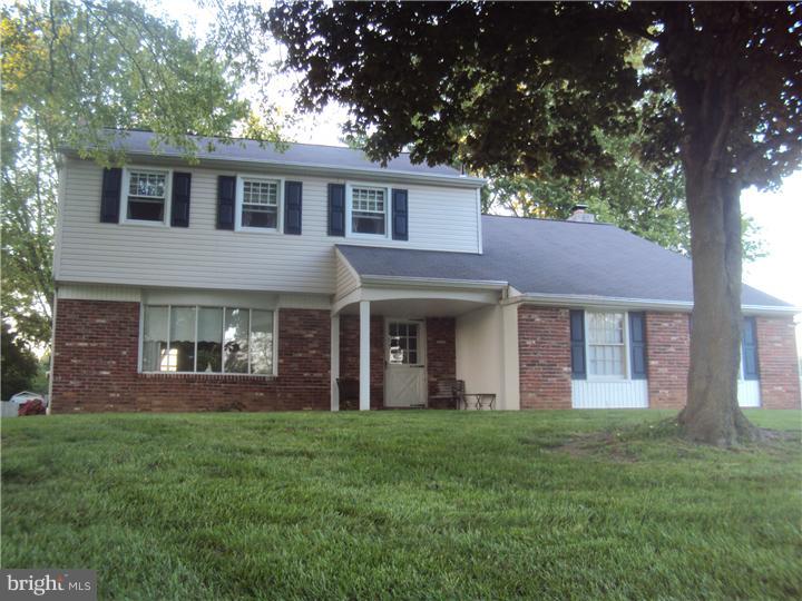 9 Maureen Road Holland, PA 18966 - Photo 2 of 20 Exterior Front