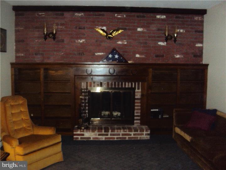 9 Maureen Road Holland, PA 18966 - Photo 11 of 20 Family Room